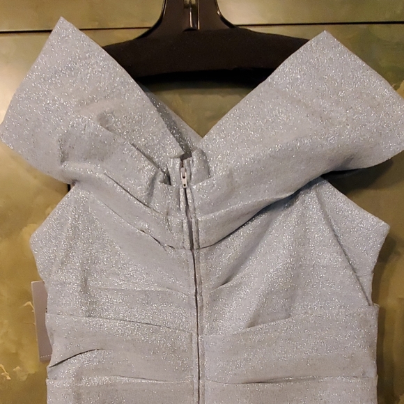 GOWN - Picture 5 of 12